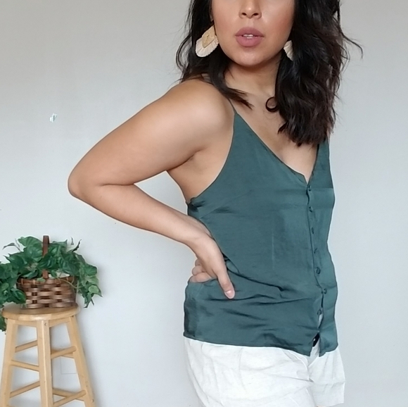 𝘽𝙊𝙂𝙊| FOREST DREAMS GREEN SILKY CAMI TOP - Picture 3 of 9